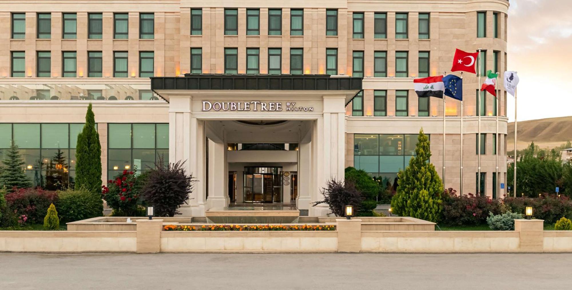 Doubletree By Hilton Van Eksteriør bilde